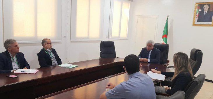 وزارة الصناعة الصيدلانية تعزز التعاون مع العمادة الوطنية للصيادلة