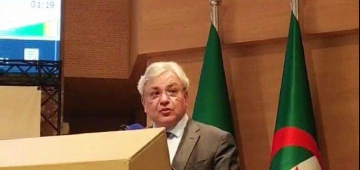 وزير الصناعة الصيدلانية يفتتح أشغال اليوم الموضوعاتي حول التنظيم الجديد لقطاع الصناعة الصيدلانية ” التأثيرات والآفاق