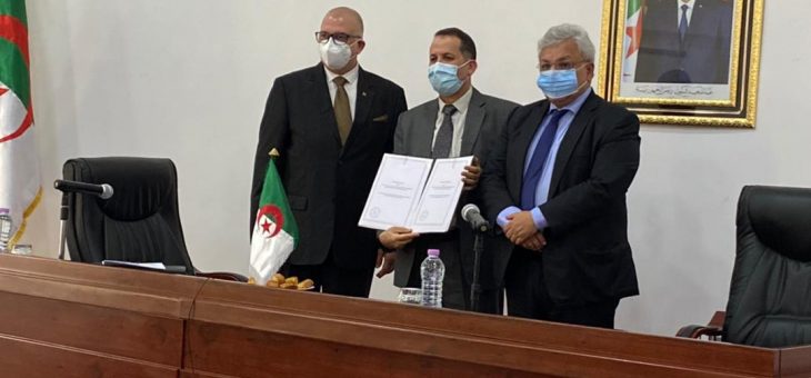 توقيع اتفاقية شراكة بين الوكالة الوطنية للمواد الصيدلانية ونظيرتها الكوبية بحضور وزير الصناعة الصيدلانية وسفير كوبا بالجزائر