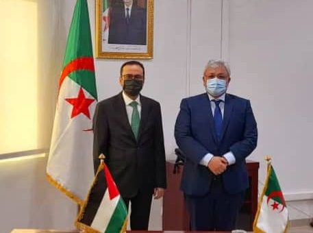 توجيه المختبرات الأردنية العاملة في الجزائر نحو تصدير محور لقاء وزير الصناعة الصيدلانية بسفير المملكة الهاشمية الأردنية بالجزائر.