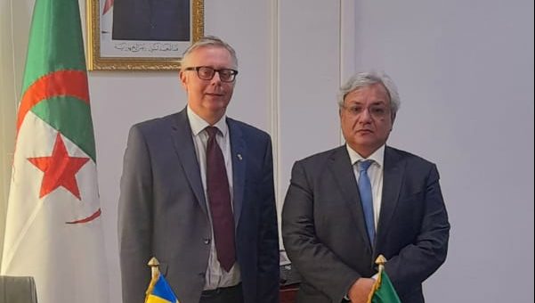 وزير الصناعة الصيدلانية يستقبل سفير السويد بالجزائر، وتوسيع الشراكة في المجال الصيدلاني على رأس جدول أعمال اللقاء.