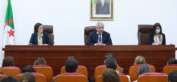 استعدادا للنسخة الأولى من معرض”El DjazairHealthcare” وزير الصناعة الصيدلانية يجتمع بالمختبرات الصيدلانية  المشاركة ويعبّر عن طموحات الجزائر.