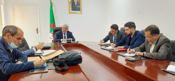 وزير الصناعة الصيدلانية يترأس جلسة عمل مع الخبراء العياديين في مجال طب الأورام وترقية الانتاج المحلّي الضامن للتوفير الدائم لمعالجات السرطان.