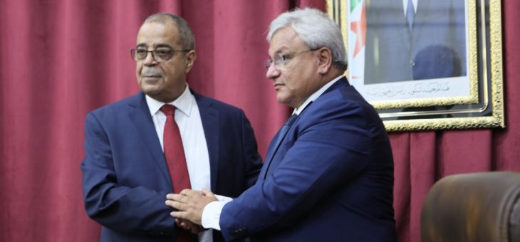 مراسيم تسليم واستلام المهام بوزارة الصناعة الصيدلانية