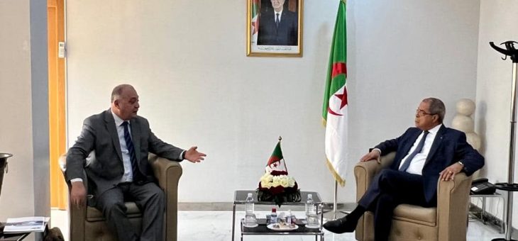وزير الصناعة والإنتاج الصيدلاني يبحث انشغالات المصدرين الجزائريين