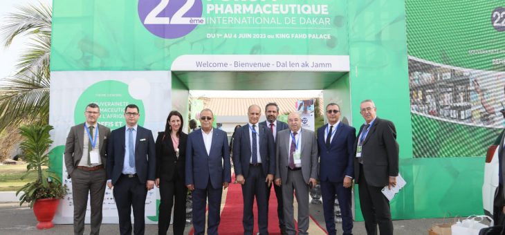 السيد علي عون يزور الجناح الجزائري المشارك بالمنتدى الدولي الصيدلاني بداكار في طبعته (22)