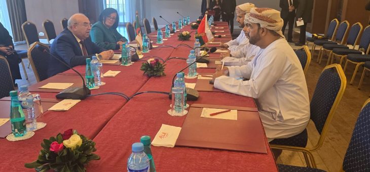 وزير الصناعة الصيدلانية السيد وسيم قويدري يلتقي بنظيره العماني الدكتور هلال بن علي بن هلال السبتي.